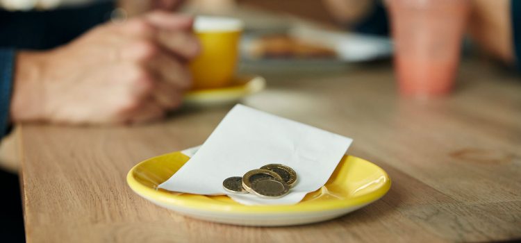 Australia Dining Etiquette 2026: Tipping, Splitting Bills & Mateship