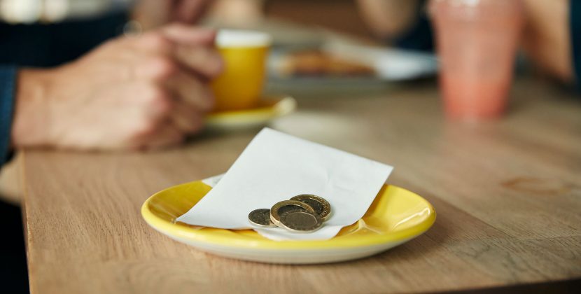 Australia Dining Etiquette 2026: Tipping, Splitting Bills & Mateship