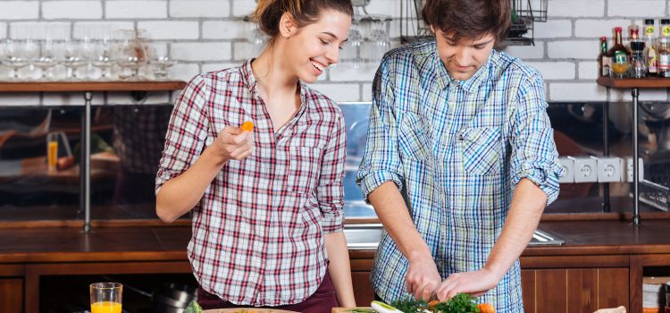 Cooking vs. Eating Out for Students in Australia: A Cost Guide