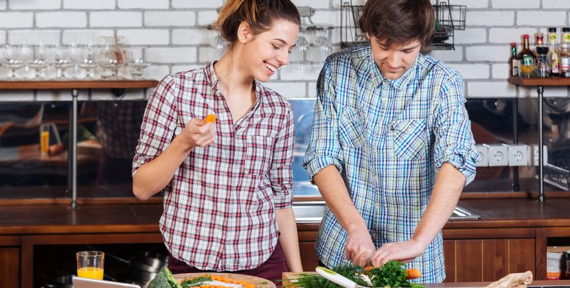 Cooking vs. Eating Out for Students in Australia