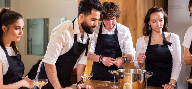 How to Earn $1,000/Week in Sydney Hospitality: Student Guide