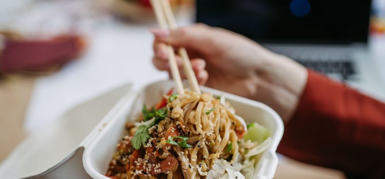The 2 PM Rule: How to Score Half-Price Noodle Boxes in the CBD (2026)