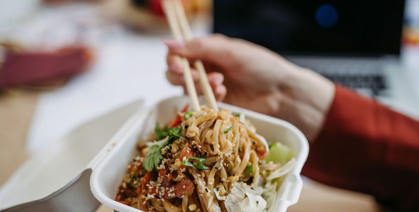 The 2 PM Rule: How to Score Half-Price Noodle Boxes in the CBD (2026)