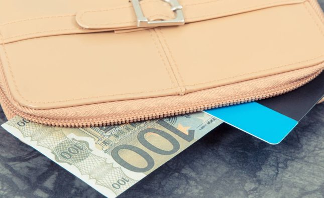 Is it Safer to Carry Cash or Card in Sydney CBD? (2026 Guide)