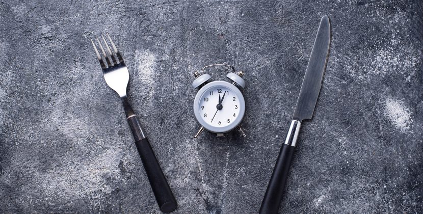 The Off-Peak Dinner Strategy: Save $40 by Eating 30 Minutes Early (2026)