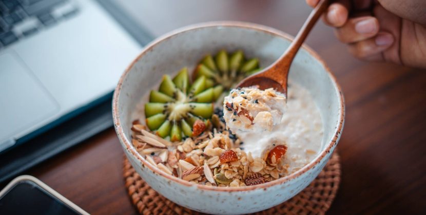 Low-Carb, High-Protein: The 5 Quickest Snacks for Busy Workdays in 2026