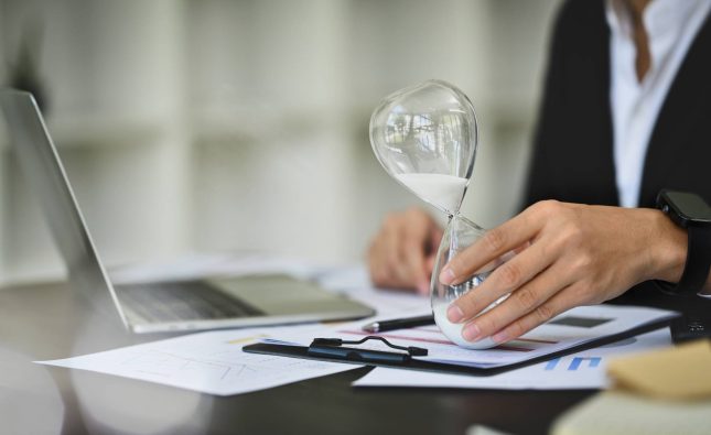 How to Calculate Freelance Hours for Visa Compliance (2026 Guide)