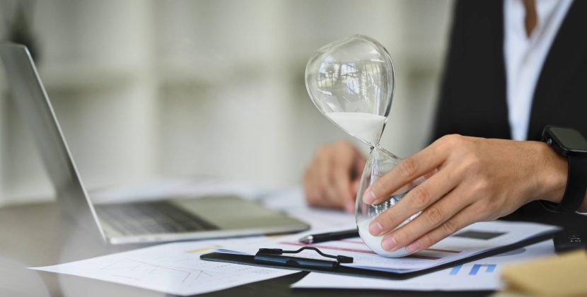 How to Calculate Freelance Hours for Visa Compliance (2026 Guide)