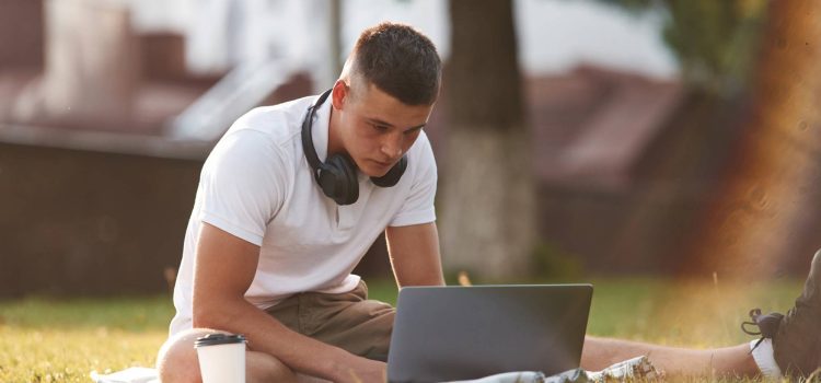 On-Campus vs. Work-From-Home: Which Student Jobs Are the Most Flexible?
