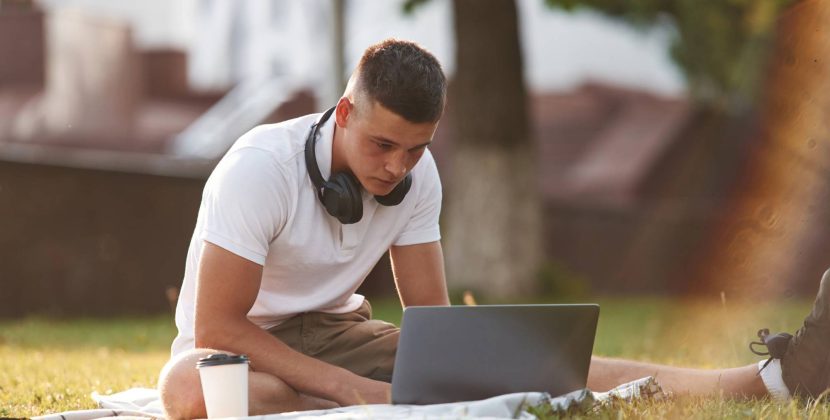 On-Campus vs. Work-From-Home: Which Student Jobs Are the Most Flexible?